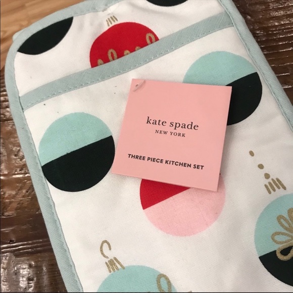 KATE SPADE 3-Piece Holiday Kitchen Linen Set - Picture 2 of 5